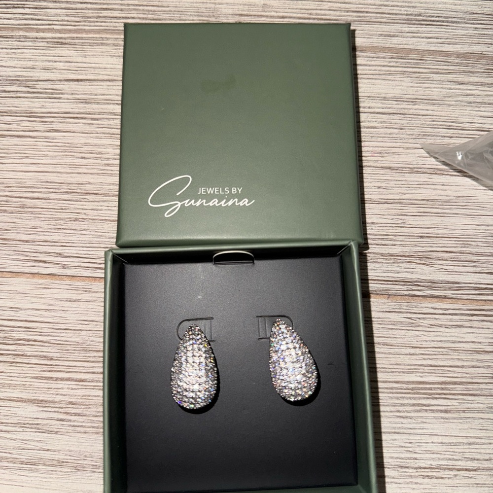 NWT Jewels by Sunania Narnia Studs Silver Earrings
